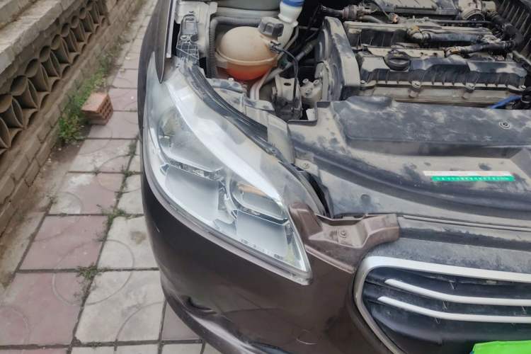 Used Peugeot 301 2014 1.6L Manual Comfort Edition Right Front Headlight