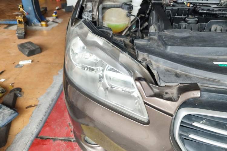 Used Peugeot 301 2014 1.6L Automatic Comfort Edition Right Front Headlight