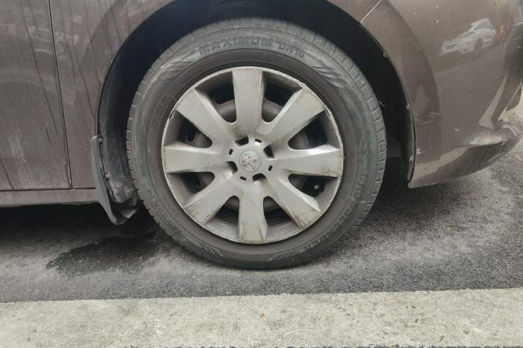 Used Peugeot 301 2014 1.6L Automatic Comfort Edition Right Front Wheel Hub