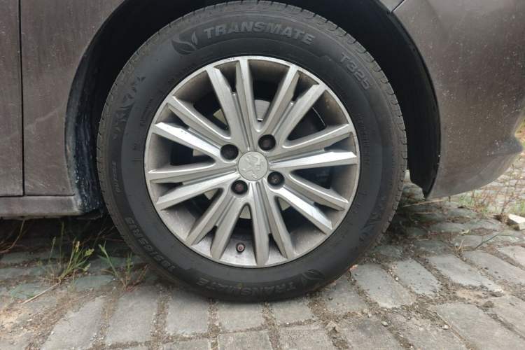 Used Peugeot 301 2014 1.6L Manual Luxury Edition Right Front Wheel Hub