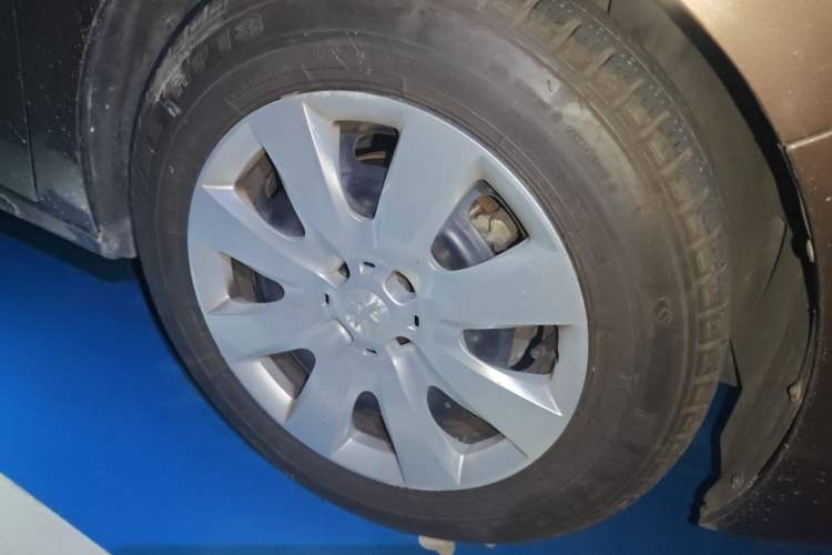 Used Peugeot 301 2014 1.6L Automatic Comfort Edition Right Front Wheel Hub