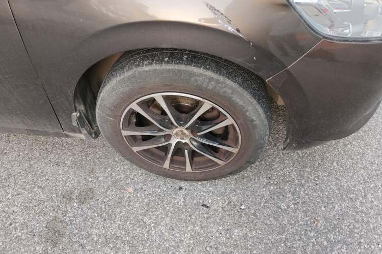 Used Peugeot 301 2014 1.6L Manual Comfort Edition Right Front Wheel Hub