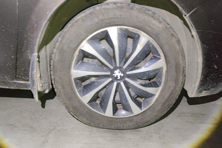 Used Peugeot 301 2014 1.6L Manual Comfort Edition CNG Right Front Wheel Hub