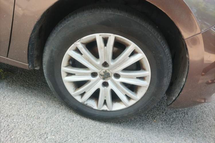 Used Peugeot 301 2014 1.6L Manual Comfort Edition Right Front Wheel Hub