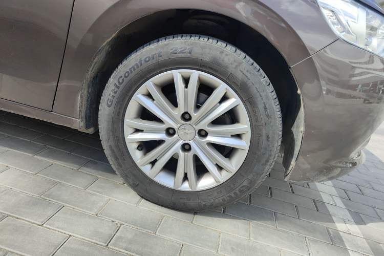Used Peugeot 301 2014 1.6L Manual Luxury Edition Right Front Wheel Hub