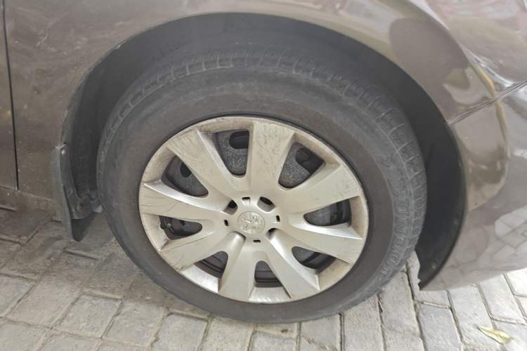 Used Peugeot 301 2014 1.6L Automatic Comfort Edition Right Front Wheel Hub