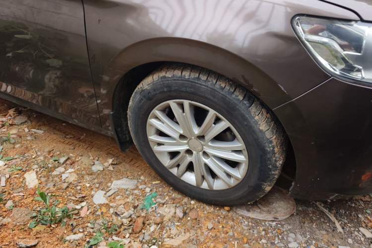 Used Peugeot 301 2014 1.6L Manual Comfort Edition CNG Right Front Wheel Hub