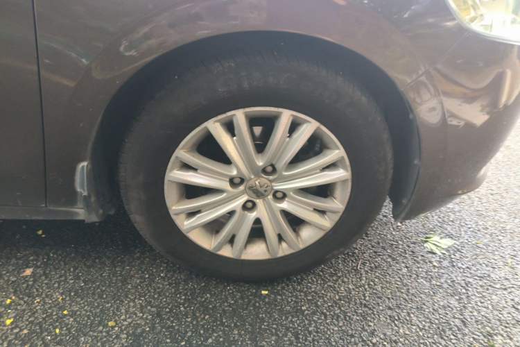 Used Peugeot 301 2014 1.6L Automatic Comfort Edition Right Front Wheel Hub