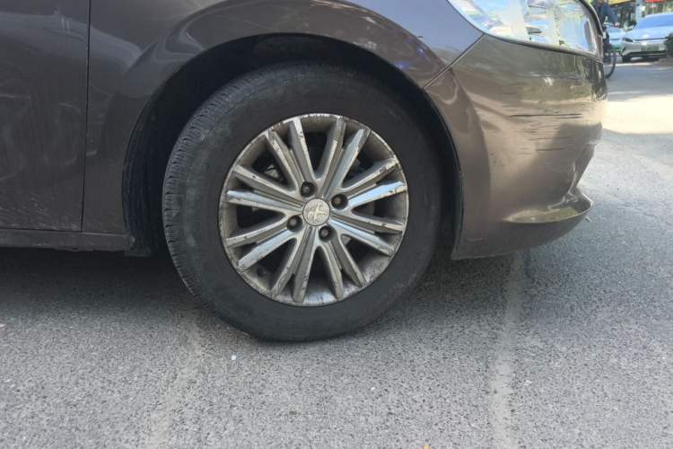 Used Peugeot 301 2014 1.6L Automatic Comfort Edition Right Front Wheel Hub
