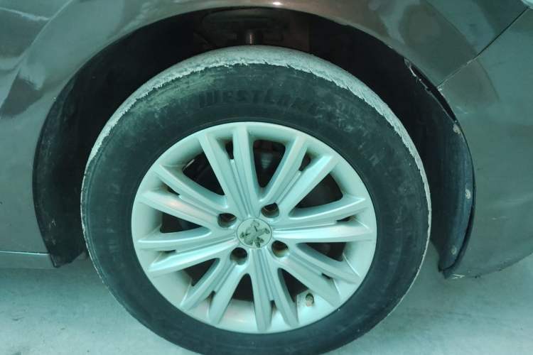 Used Peugeot 301 2014 1.6L Automatic Comfort Edition Right Front Wheel Hub
