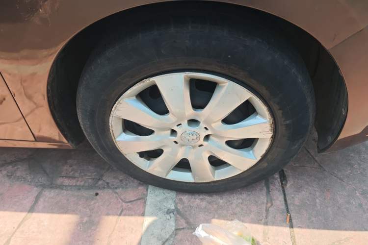 Used Peugeot 301 2014 1.6L Manual Comfort Edition Right Front Wheel Hub