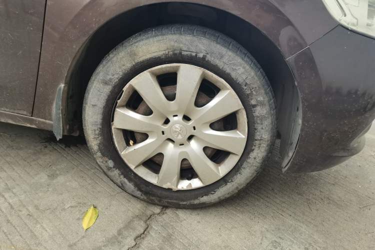 Used Peugeot 301 2014 1.6L Manual Comfort Edition Right Front Wheel Hub