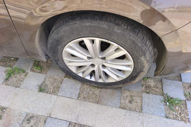 Used Peugeot 301 2014 1.6L Automatic Luxury Edition Right Front Wheel Hub