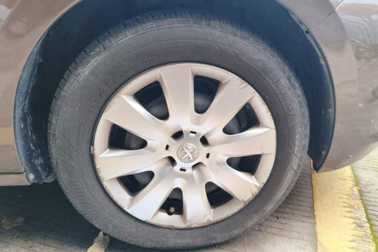 Used Peugeot 301 2014 1.6L Manual Comfort Edition Right Front Wheel Hub