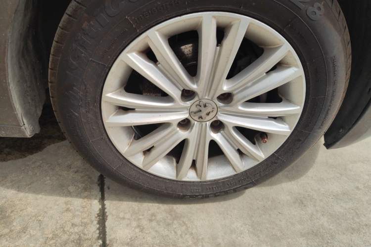 Used Peugeot 301 2014 1.6L Manual Comfort Edition Right Front Wheel Hub