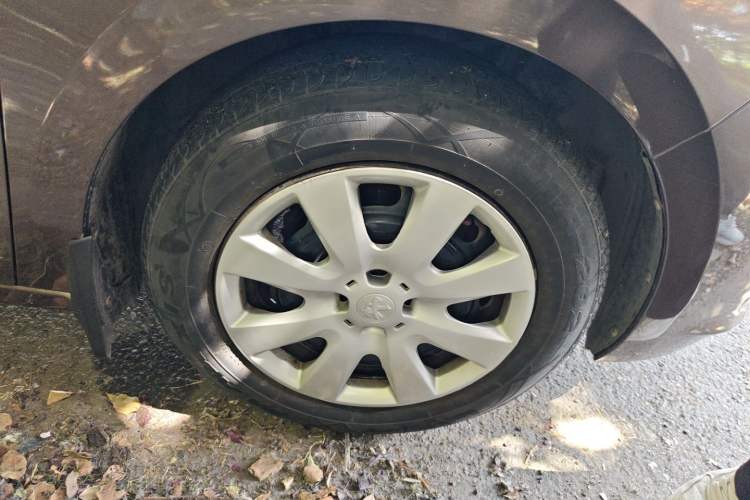 Used Peugeot 301 2014 1.6L Manual Comfort Edition Right Front Wheel Hub
