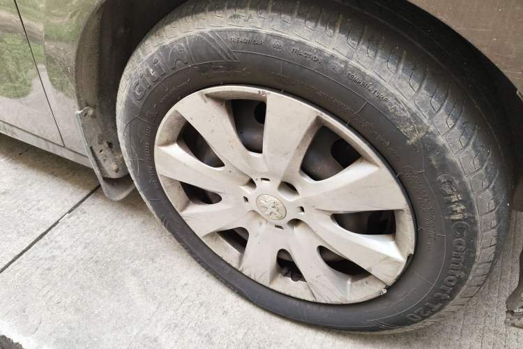Used Peugeot 301 2014 1.6L Automatic Comfort Edition Right Front Wheel Hub