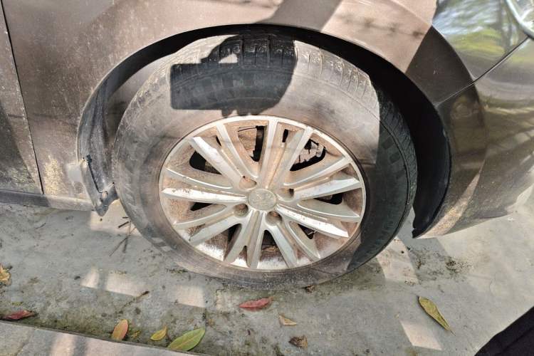 Used Peugeot 301 2014 1.6L Automatic Luxury Edition Right Front Wheel Hub