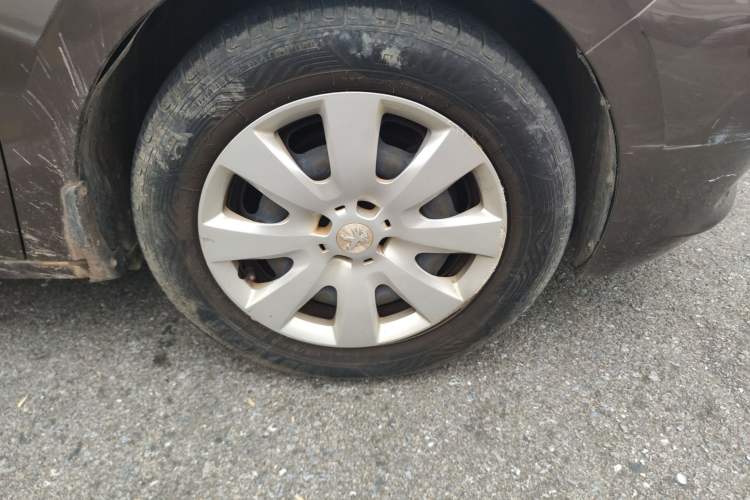 Used Peugeot 301 2014 1.6L Automatic Comfort Edition Right Front Wheel Hub