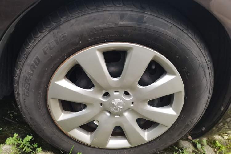 Used Peugeot 301 2014 1.6L Automatic Comfort Edition Right Front Wheel Hub