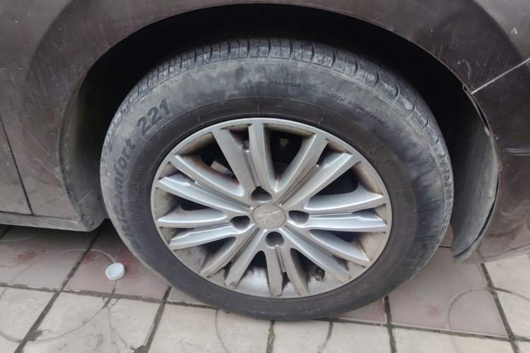 Used Peugeot 301 2014 1.6L Manual Comfort Edition Right Front Wheel Hub