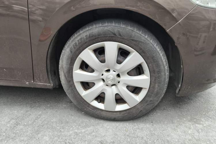 Used Peugeot 301 2014 1.6L Manual Comfort Edition Right Front Wheel Hub