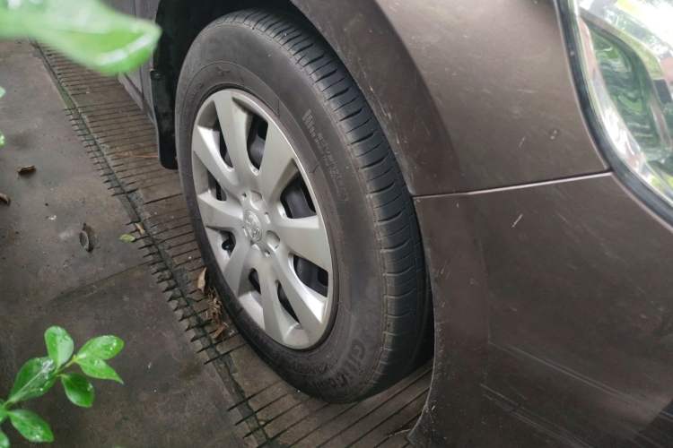 Used Peugeot 301 2014 1.6L Manual Comfort Edition Right Front Wheel Hub