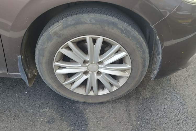 Used Peugeot 301 2014 1.6L Manual Comfort Edition Right Front Wheel Hub
