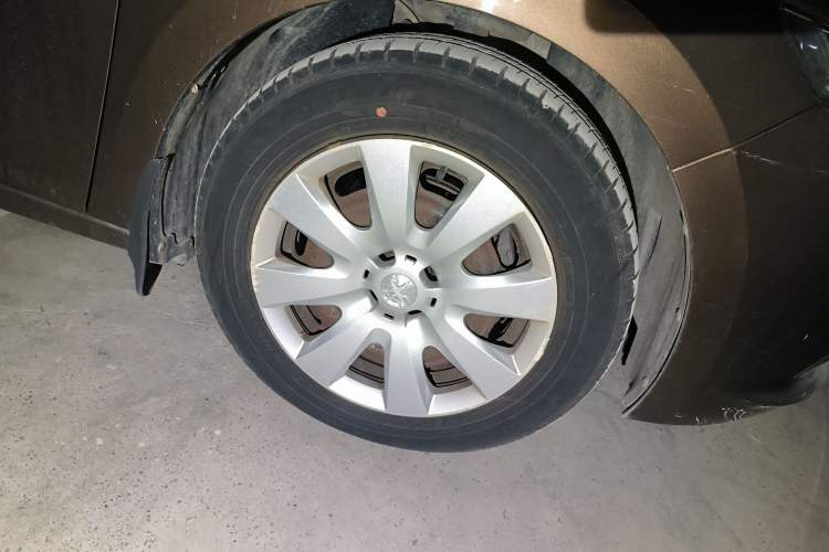 Used Peugeot 301 2014 1.6L Automatic Comfort Edition Right Front Wheel Hub