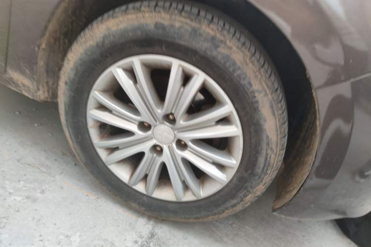 Used Peugeot 301 2014 1.6L Manual Luxury Edition Right Front Wheel Hub
