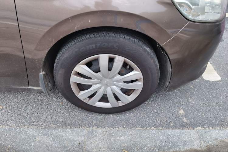 Used Peugeot 301 2014 1.6L Manual Comfort Edition Right Front Wheel Hub