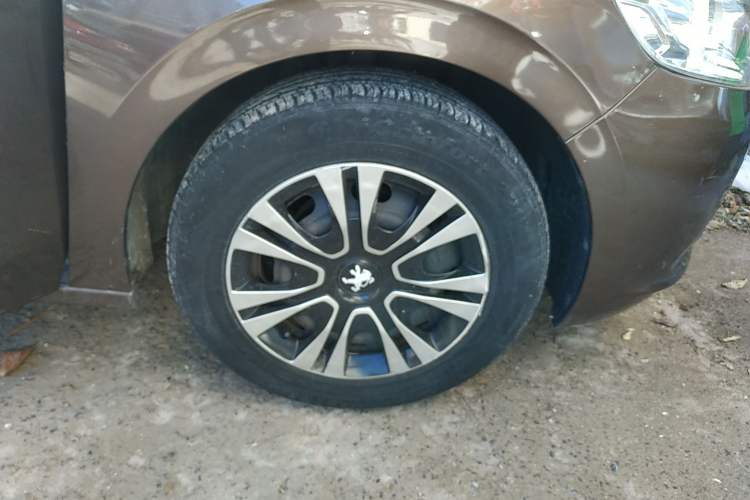 Used Peugeot 301 2014 1.6L Manual Comfort Edition Right Front Wheel Hub