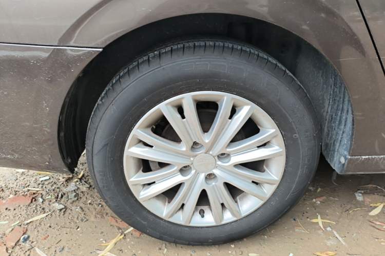 Used Peugeot 301 2014 1.6L Manual Comfort Edition Right Rear Wheel Hub