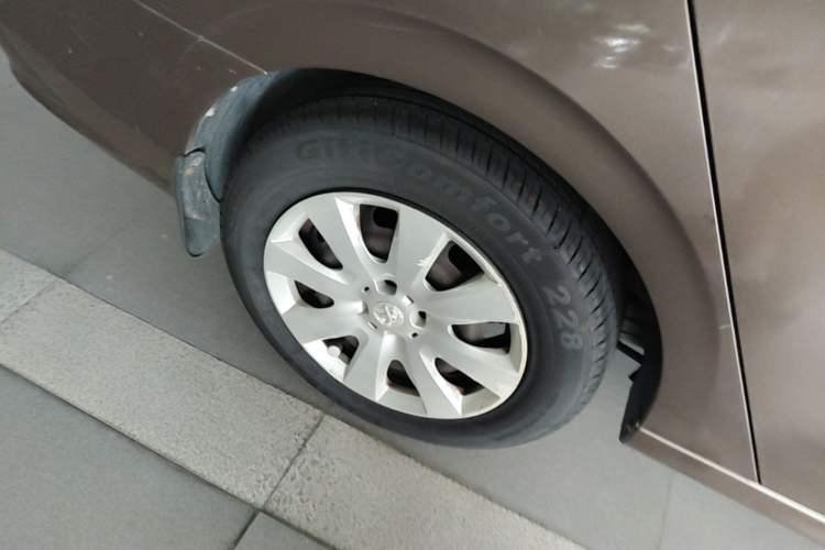 Used Peugeot 301 2014 1.6L Manual Comfort Edition Right Rear Wheel Hub