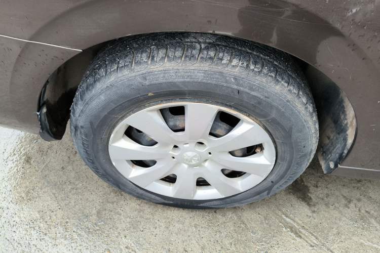 Used Peugeot 301 2014 1.6L Manual Comfort Edition Right Rear Wheel Hub