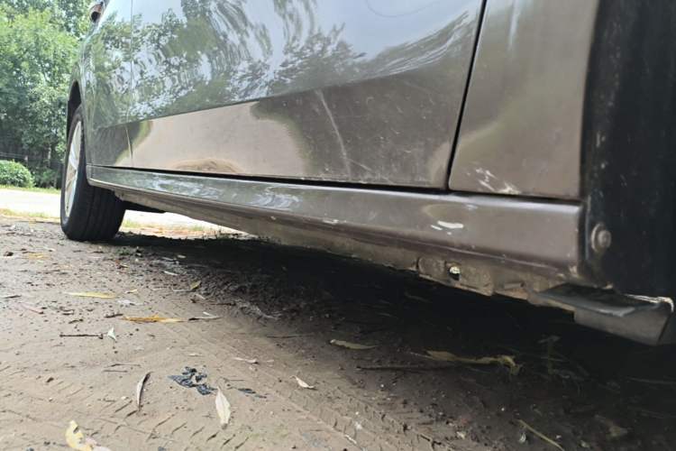 Used Peugeot 301 2014 1.6L Manual Comfort Edition Right Side Sill
