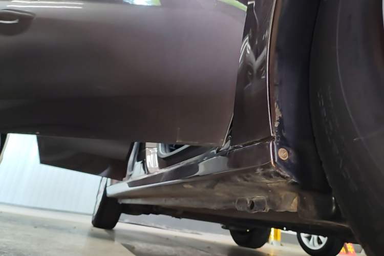 Used Peugeot 301 2014 1.6L Manual Comfort Edition Right Side Sill