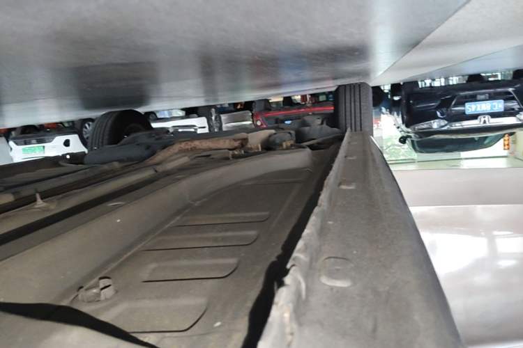 Used Peugeot 301 2014 1.6L Manual Comfort Edition Right Side Sill