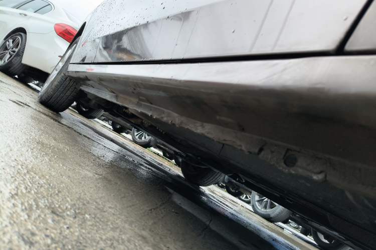 Used Peugeot 301 2014 1.6L Manual Comfort Edition Right Side Sill