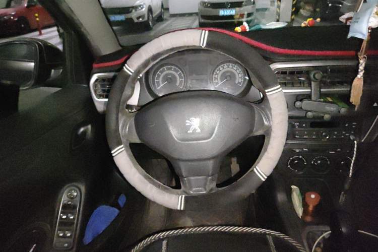 Used Peugeot 301 2014 1.6L Manual Comfort Edition CNG Steering Wheel