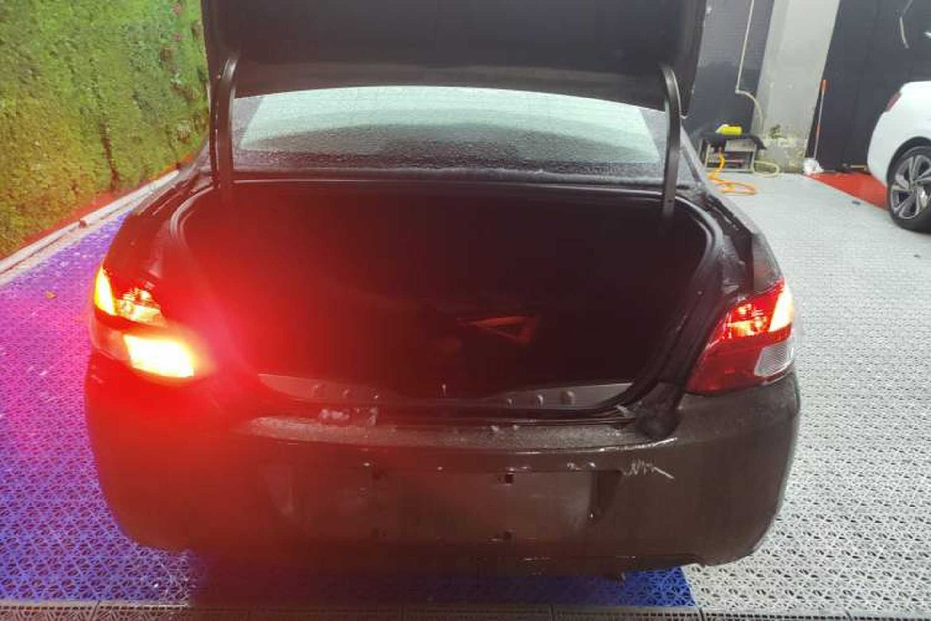 Used Peugeot 301 2014 1.6L Automatic Luxury Edition Trunk