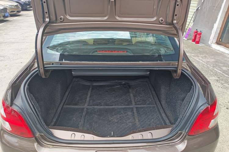 Used Peugeot 301 2014 1.6L Manual Comfort Edition Trunk