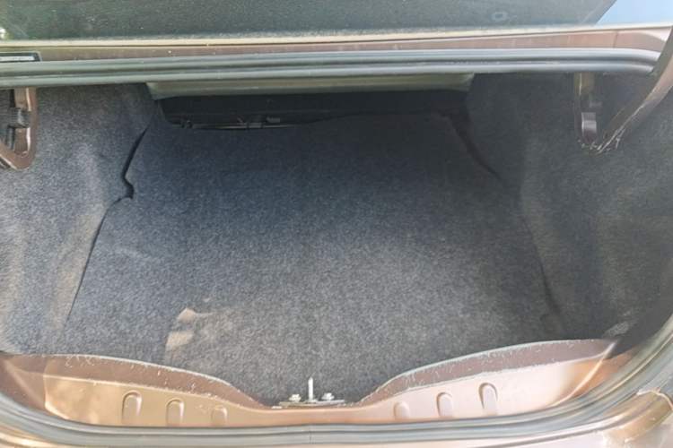 Used Peugeot 301 2014 1.6L Manual Comfort Edition Trunk