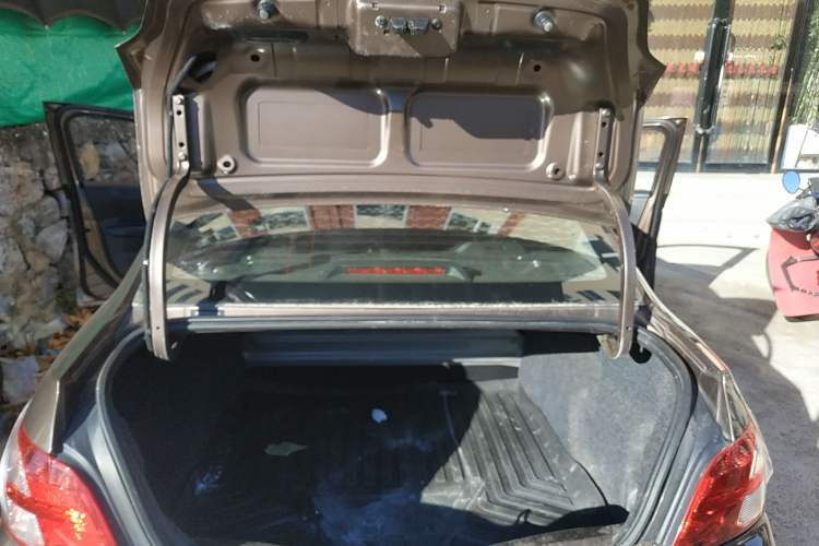 Used Peugeot 301 2014 1.6L Manual Comfort Edition Trunk
