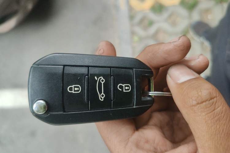 Used Peugeot 301 2014 1.6L Automatic Comfort Edition Vehicle Key