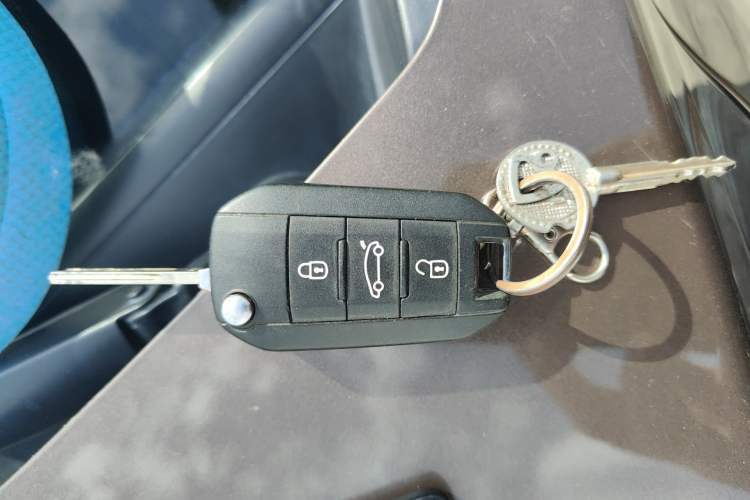 Used Peugeot 301 2014 1.6L Manual Luxury Edition Vehicle Key