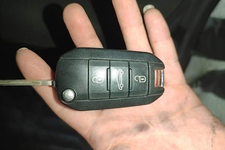 Used Peugeot 301 2014 1.6L Automatic Comfort Edition Vehicle Key