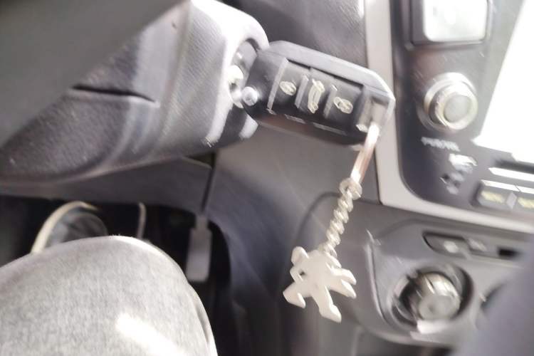 Used Peugeot 301 2014 1.6L Manual Comfort Edition Vehicle Key