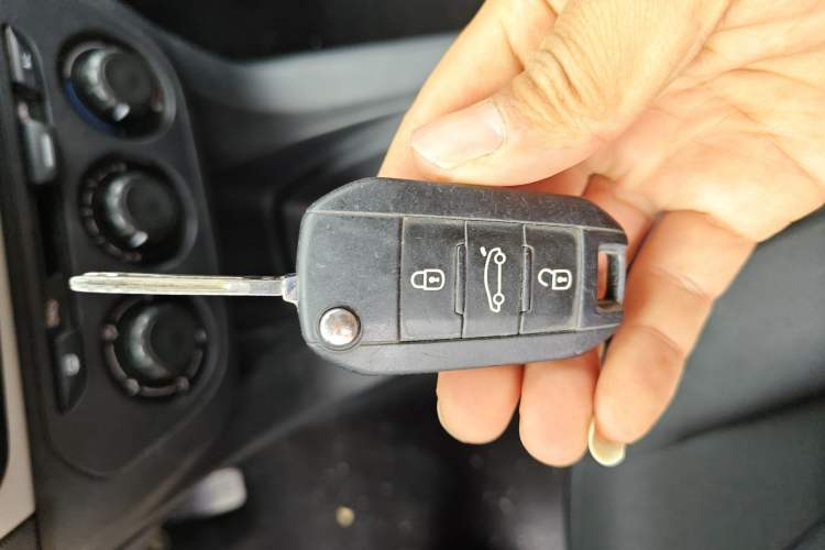 Used Peugeot 301 2014 1.6L Manual Comfort Edition Vehicle Key