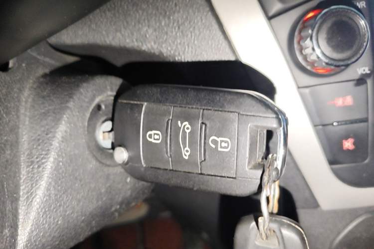 Used Peugeot 301 2014 1.6L Manual Comfort Edition Vehicle Key